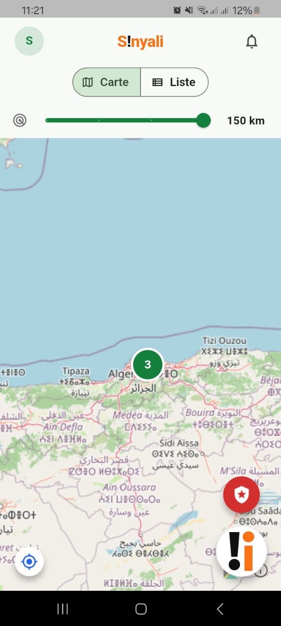Sinyali home screen: a live map showing nearby reports within a 5 km radius.