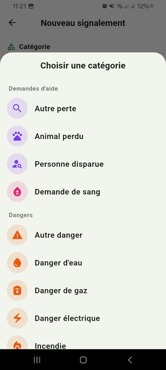 Sinyali category picker: help requests such as a lost animal or missing person, and hazards such as fire or gas.